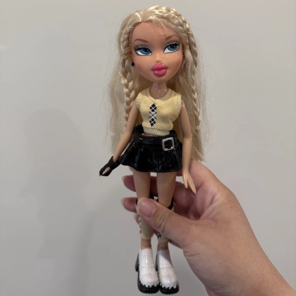 2/$85 vintage bratz doll 💕